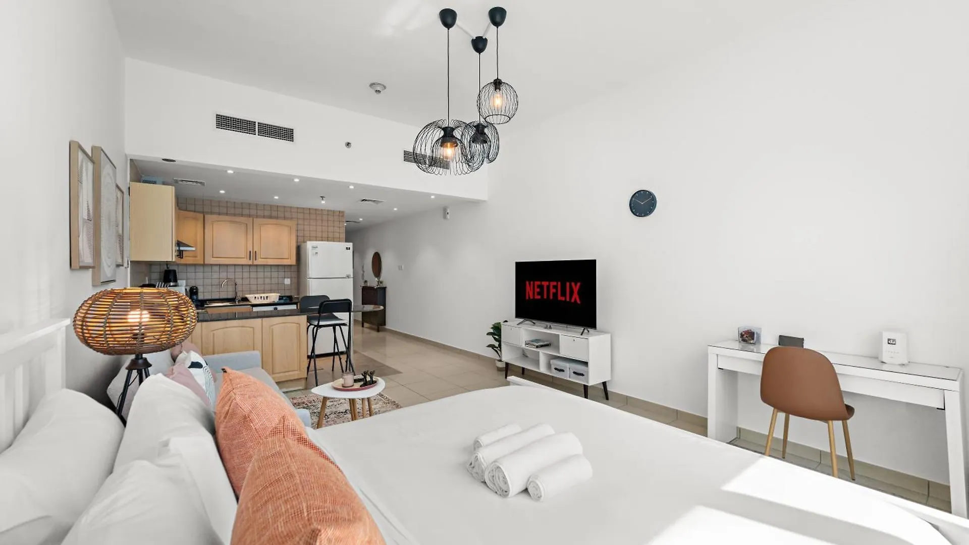 Cozy Studio Near The Beach With Access To Pool And Gym Dubai