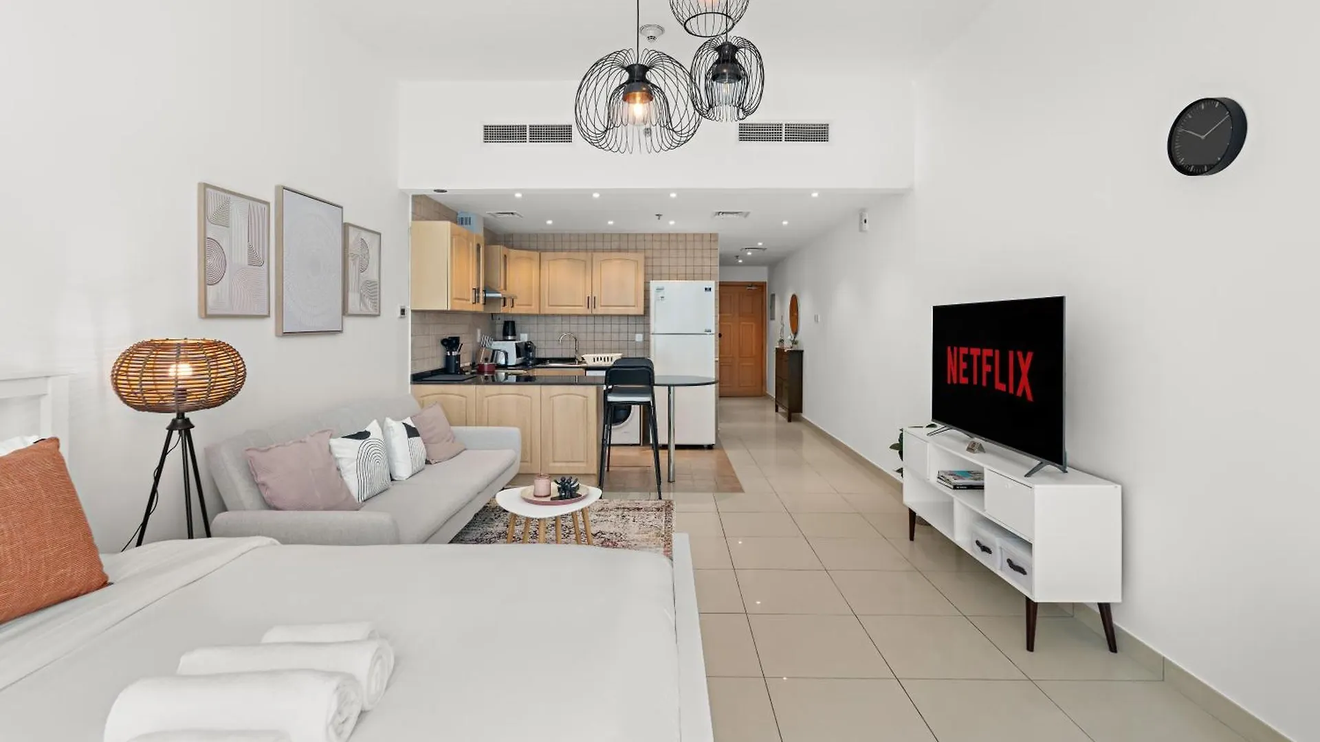 Cozy Studio Near The Beach With Access To Pool And Gym Dubai 0*,